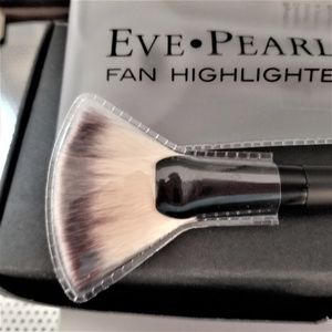EVE PEARL "204" MICROSILK DUAL FAN HIGHLIGHTER
